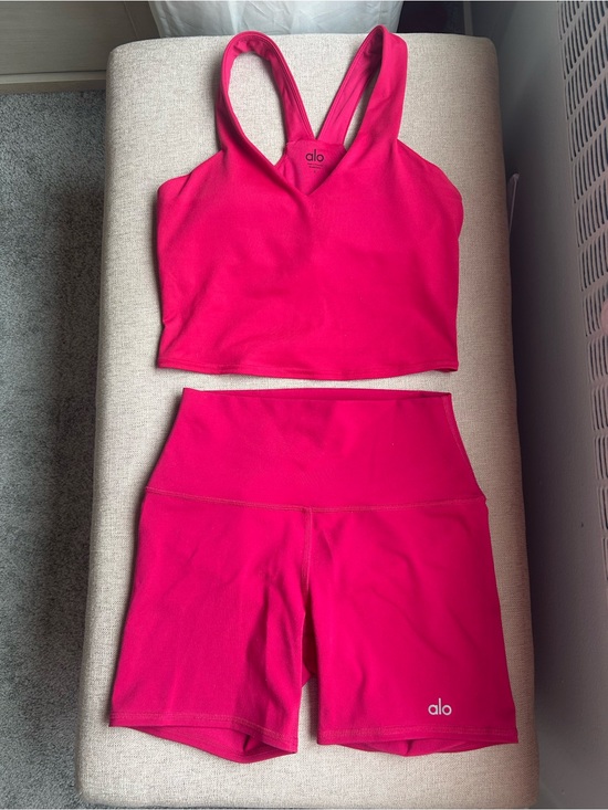 ALO Yoga Pants - ALO Yoga Women's Athletic Shorts and Crop Top Set - Bright Pink